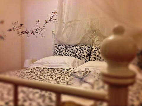 Studio, 1 Queen Bed, Ground Floor | Premium bedding, desk, cribs/infant beds