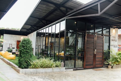 32-inch LCD TV with satellite channels, TV