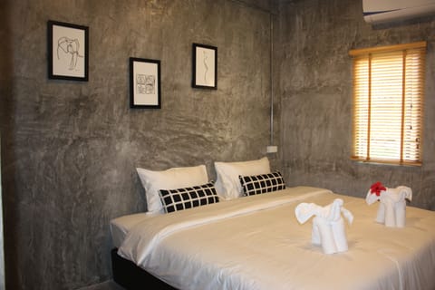 Standard Double Room with Garden View | Minibar, desk, free WiFi