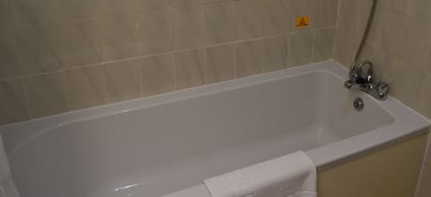 Premier Double Room, 1 Double Bed, Refrigerator | Bathroom | Shower, towels