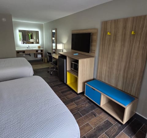 Deluxe Room, 2 Queen Beds, Non Smoking | Desk, blackout drapes, free WiFi, bed sheets