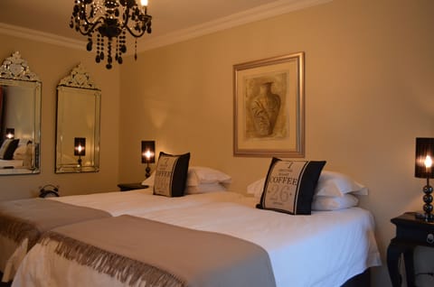 Minibar, in-room safe, individually decorated, individually furnished