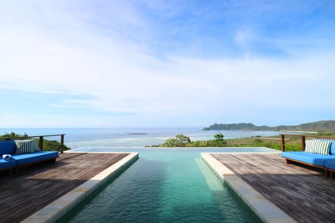 Outdoor pool, an infinity pool