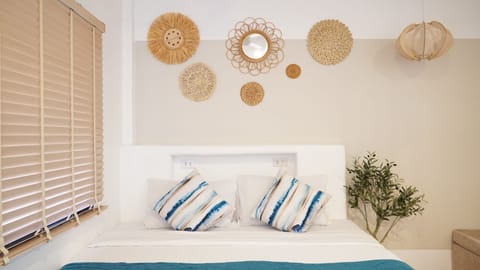 Deluxe Double Room, Balcony | In-room safe, blackout drapes, soundproofing, free WiFi