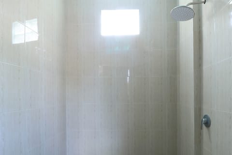 Shared Dormitory | Bathroom | Separate tub and shower, hydromassage showerhead