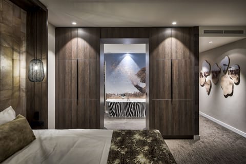 Suite (Safari) | Bathroom | Separate tub and shower, rainfall showerhead, free toiletries