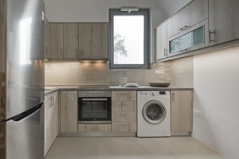 Signature Villa, Private Pool (Caldera View) | Private kitchen | Electric kettle