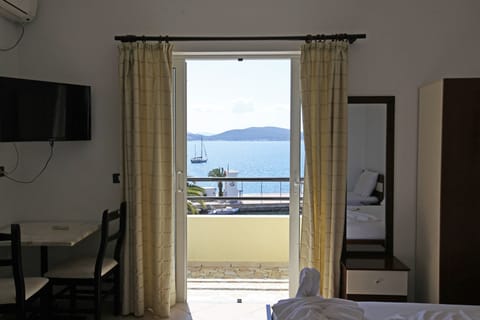 Quadruple Room, Sea View | Hypo-allergenic bedding, free WiFi, bed sheets