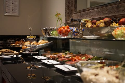 Free buffet breakfast on weekends