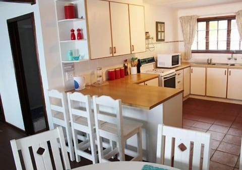 House | Private kitchen | Fridge, microwave, oven, stovetop