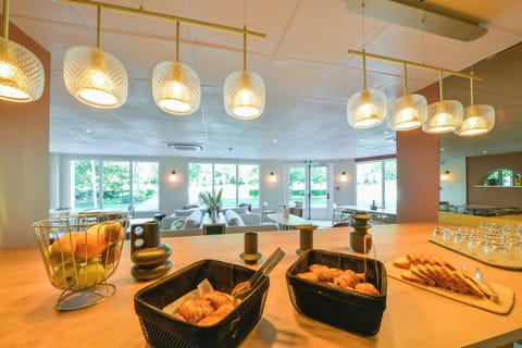 Daily buffet breakfast (EUR 14.90 per person)