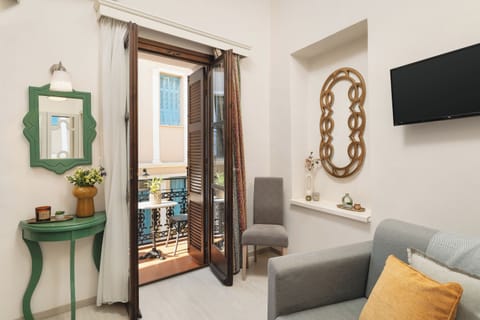 Superior Room, Balcony | In-room safe, desk, soundproofing, iron/ironing board