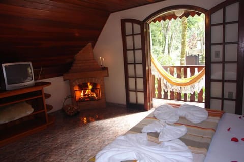 Chalet (Solar) | Minibar, desk, blackout drapes, iron/ironing board