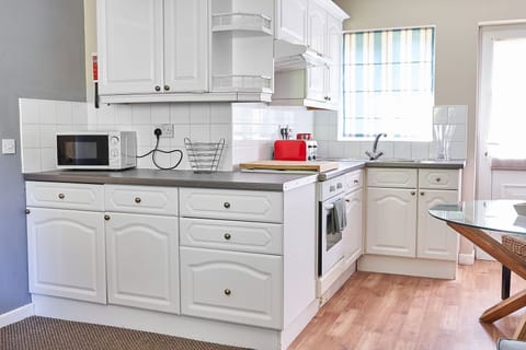 Bungalow, Shared Bathroom | Shared kitchen