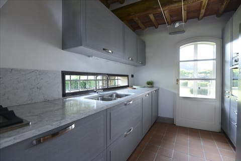 Family Suite | Private kitchen | Microwave, espresso maker, coffee/tea maker, electric kettle