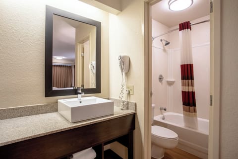 Premium Room, 1 King Bed (Upgraded Bedding & Snack, Smoke Free) | Bathroom | Combined shower/tub, free toiletries, hair dryer, towels