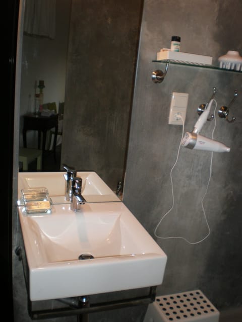 Double Room, Garden Area (SUITE do LAGAR) | Bathroom | Free toiletries, hair dryer, towels