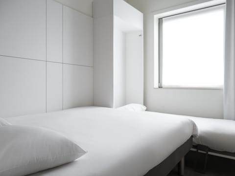 Double Room, Multiple Beds | Desk, free cribs/infant beds, free WiFi, bed sheets