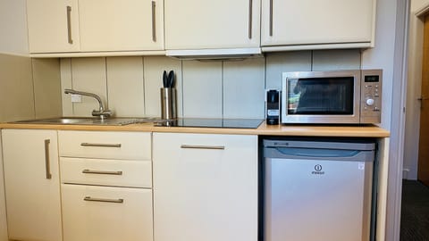 City Apartment, 2 Bedrooms | Private kitchen