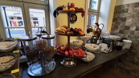 Free daily buffet breakfast