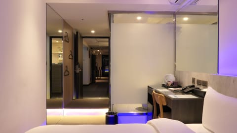 Deluxe Double Room | Desk, blackout drapes, soundproofing, free WiFi