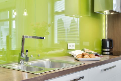 Deluxe Apartment, 1 Bedroom | Private kitchenette | Fridge, microwave, oven, stovetop