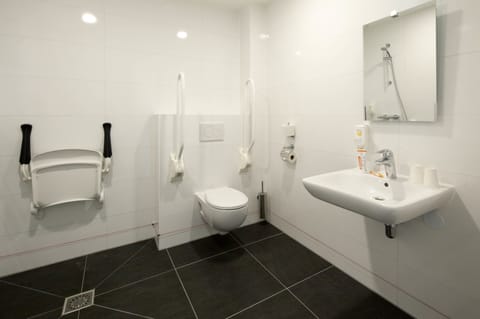 Superior Double Room, Accessible | Bathroom | Shower, eco-friendly toiletries, hair dryer, towels