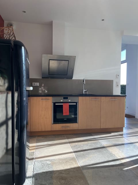 Family Suite (Annexe) | Private kitchen | Espresso maker, coffee/tea maker, electric kettle