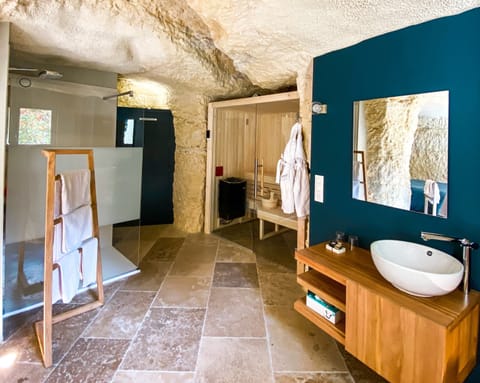 Luxury Suite, Sauna | Bathroom | Eco-friendly toiletries, hair dryer, towels, soap