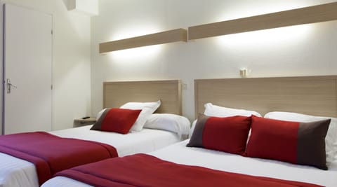 Triple Room | Desk, blackout drapes, free WiFi, bed sheets