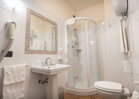 Business Double Room, Private Bathroom, Garden View (Tulipano) | Bathroom | Shower, free toiletries, hair dryer, bathrobes