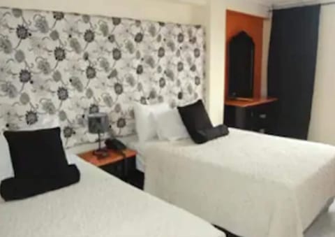 Double Room | In-room safe, desk, WiFi (free), bed sheets