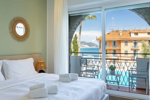 Superior Suite | Minibar, in-room safe, desk, free WiFi