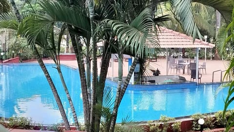 2 outdoor pools