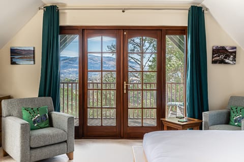 Superior Double Room, 1 King Bed, Balcony | 1 bedroom, premium bedding, individually decorated