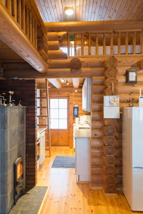 Sini | Private kitchen | Fridge, microwave, stovetop, dishwasher