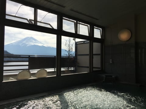 Indoor spa tub