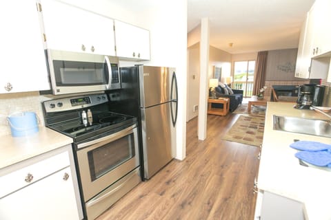 Suite, Two Bedroom Wing, 2nd Floor (Dog-Friendly)  | Private kitchen | Microwave, coffee/tea maker, paper towels
