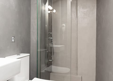 Triple Room, City View | Bathroom | Shower, free toiletries, hair dryer, towels