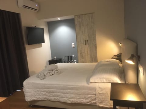 In-room safe, soundproofing, free WiFi, bed sheets