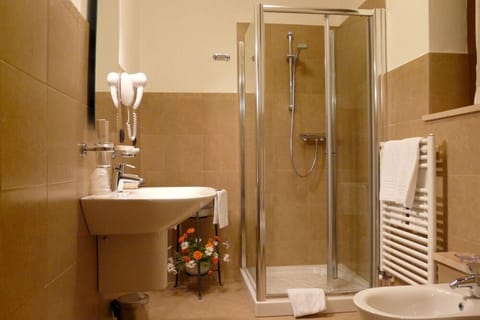 Comfort Double Room, Garden View | Bathroom | Shower, free toiletries, hair dryer, slippers