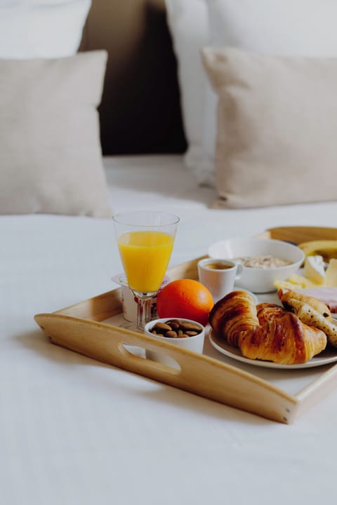 Desk, blackout drapes, free WiFi, bed sheets