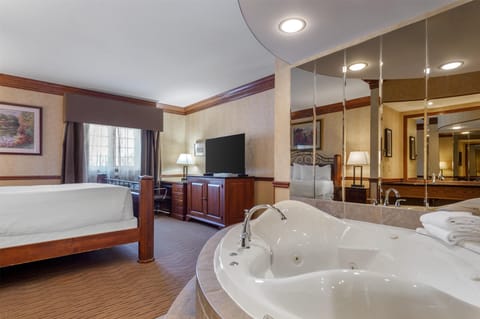 Suite, 1 King Bed, Non Smoking, Jetted Tub | Premium bedding, desk, laptop workspace, blackout drapes