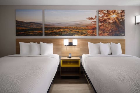 Room, 2 Queen Beds, Non Smoking | Desk, soundproofing, free WiFi, bed sheets