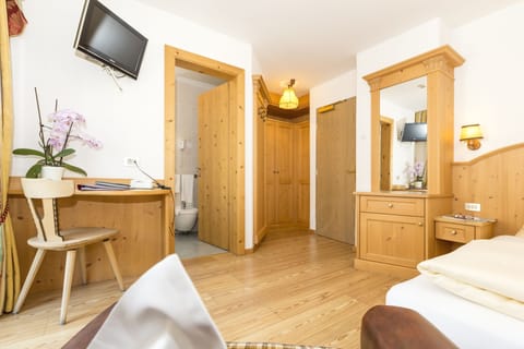 Classic Single Room | Hypo-allergenic bedding, down comforters, in-room safe