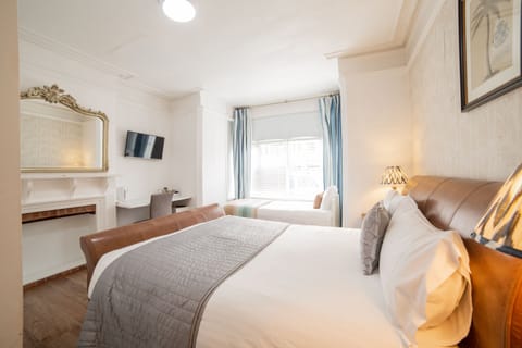 Standard Triple Room, Multiple Beds | Desk, iron/ironing board, rollaway beds, free WiFi
