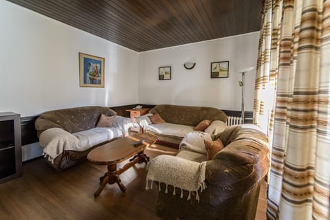 Suite Komovi | Living room | Flat-screen TV