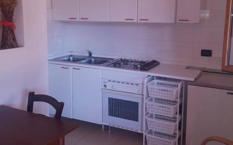 Double Room, 1 Queen Bed with Sofa bed (Vite) | Private kitchenette | Full-size fridge, oven, stovetop, coffee/tea maker