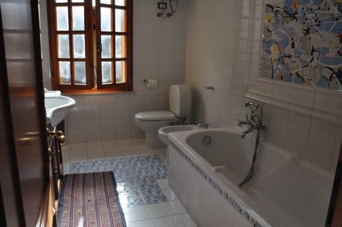 Superior Double Room | Bathroom | Hair dryer, towels