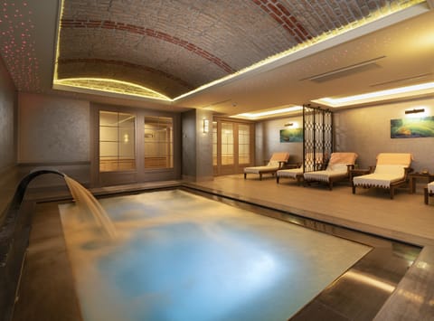 Couples treatment rooms, sauna, steam room, Turkish bath